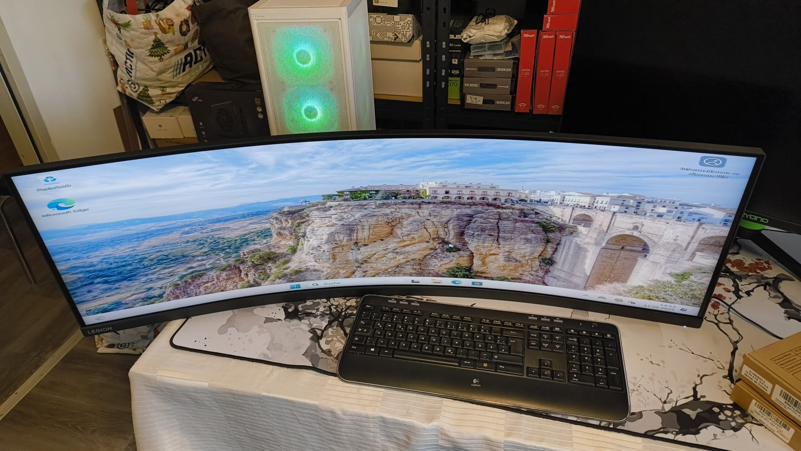 Lenovo Legion R45w-30 – 44,5" Curved Gaming Monitor