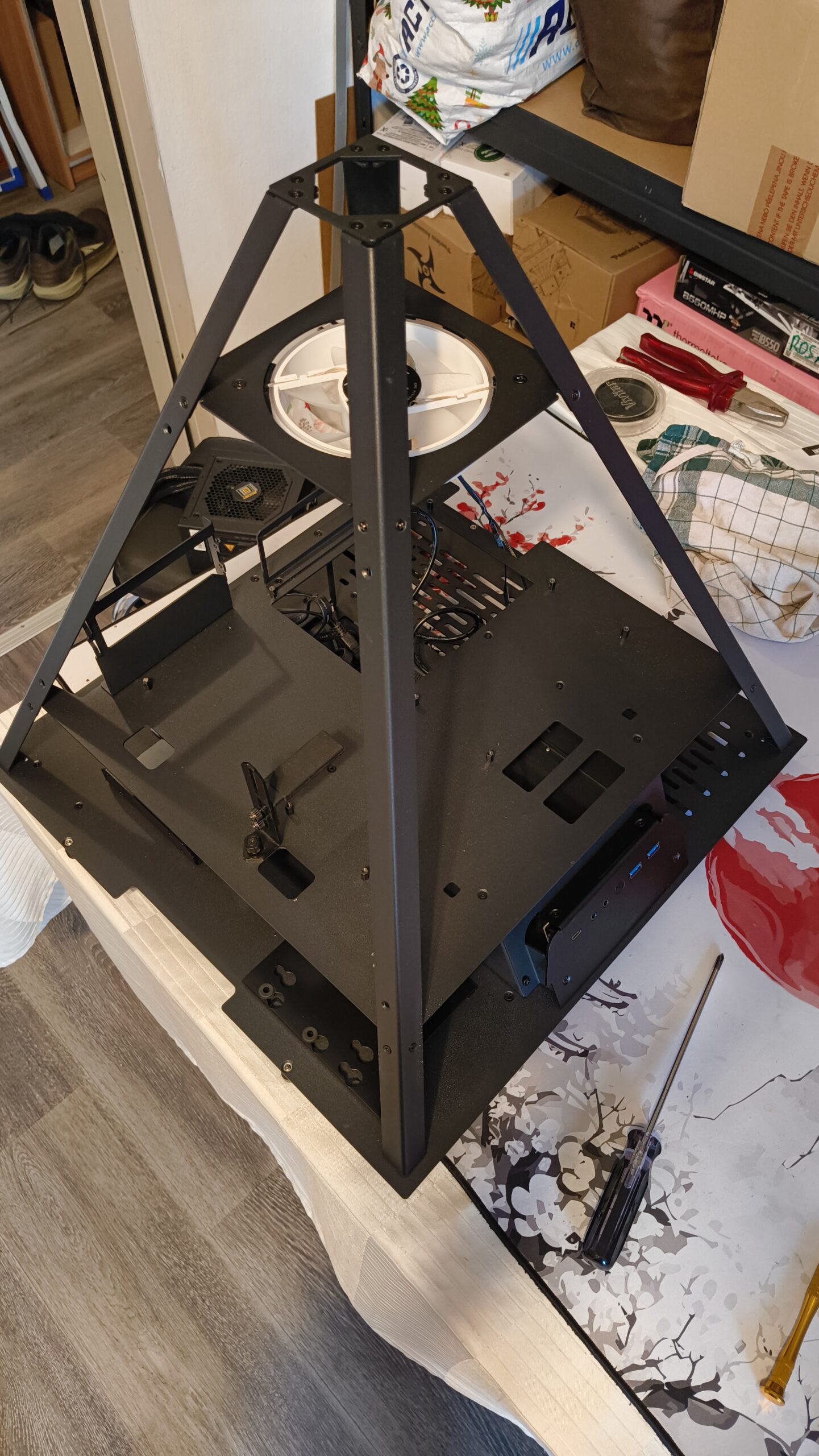 Gebrauchtes AZZA Pyramid 804 PC Gehäuse kaufen Extravagantes Show-Case