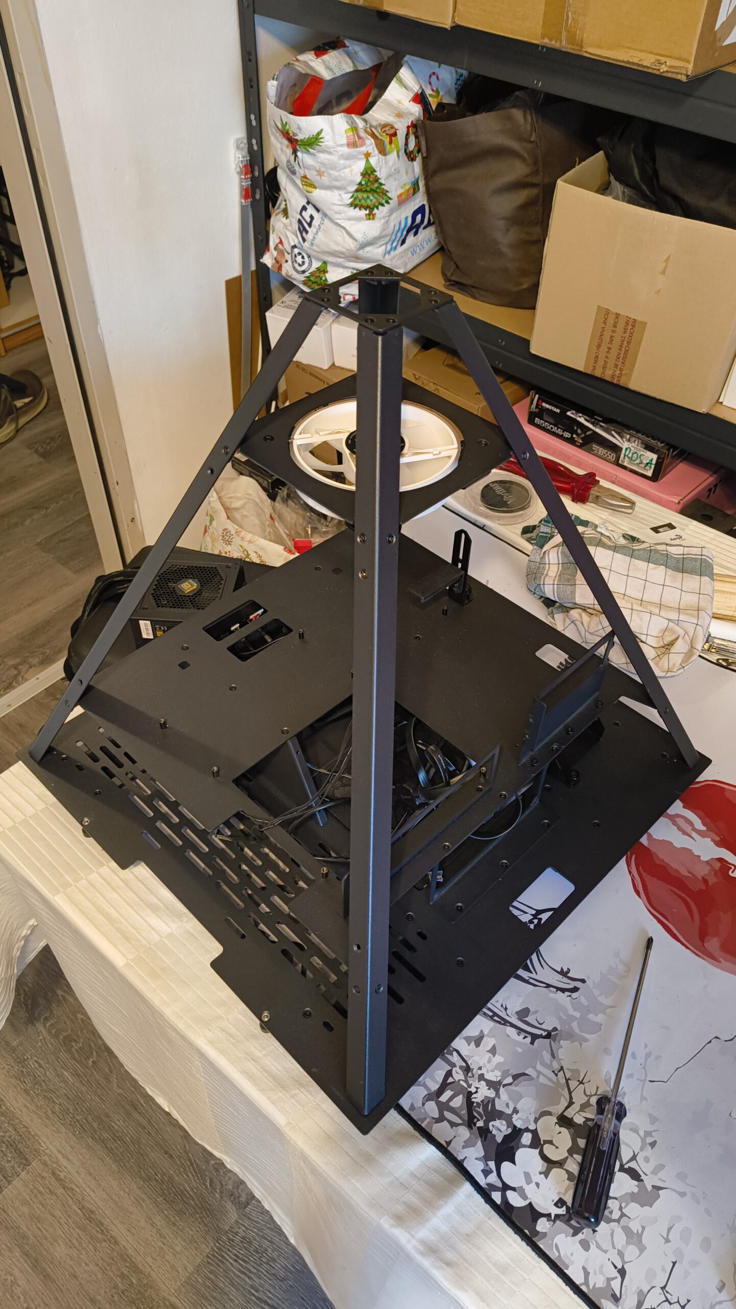 Gebrauchtes AZZA Pyramid 804 PC Gehäuse kaufen Extravagantes Show-Case