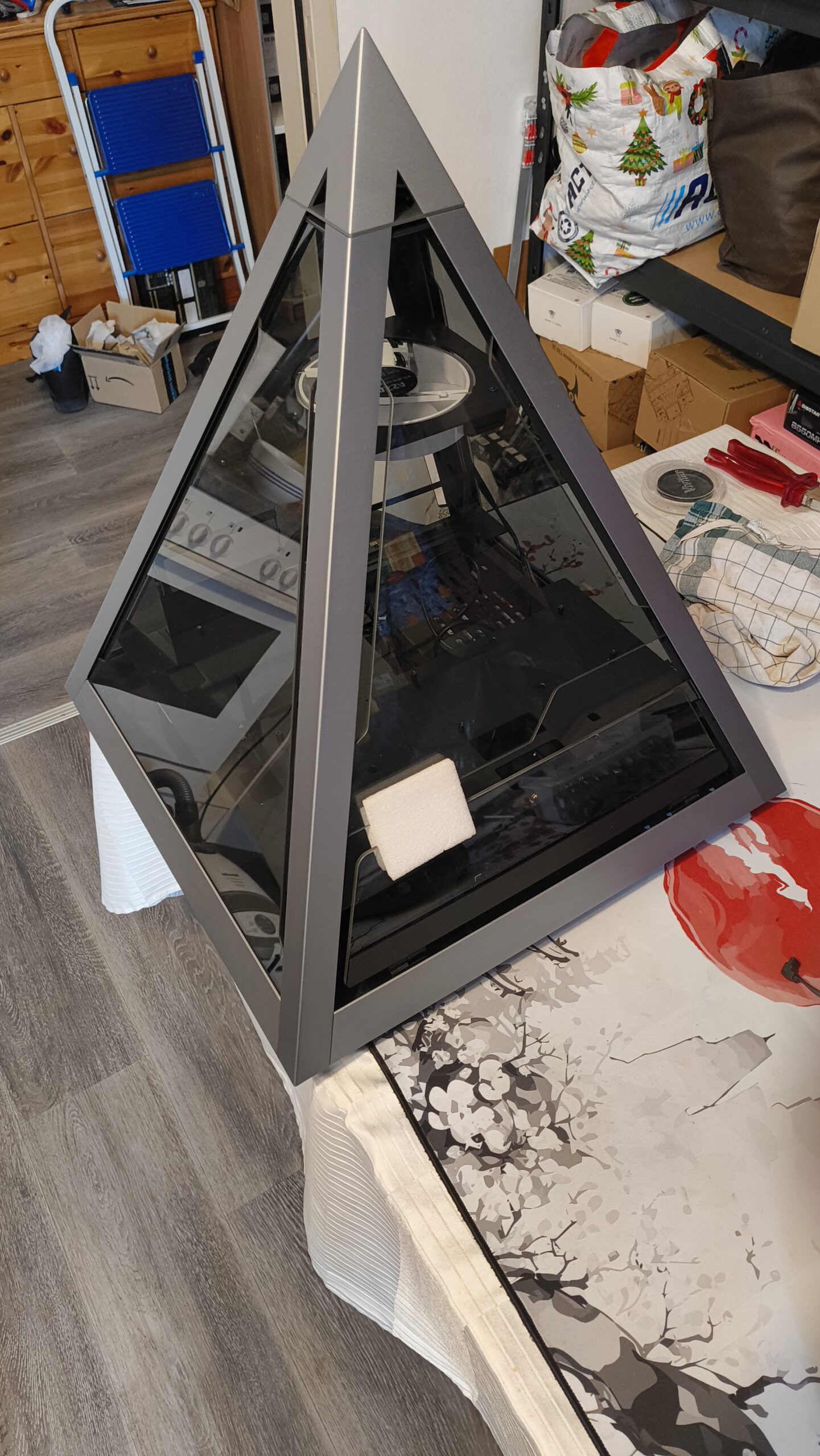 Gebrauchtes AZZA Pyramid 804 PC Gehäuse kaufen Extravagantes Show-Case