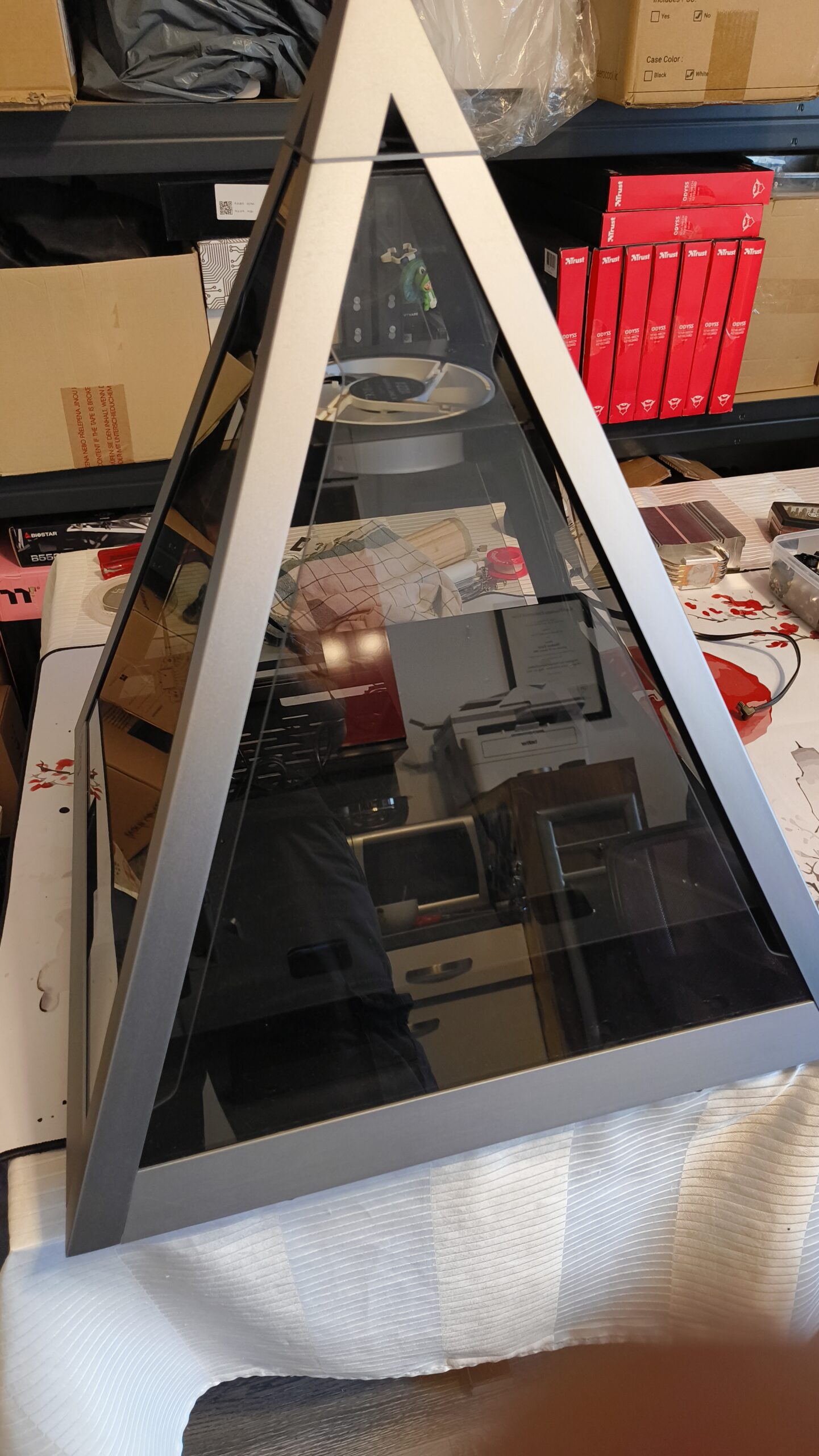 Gebrauchtes AZZA Pyramid 804 PC Gehäuse kaufen Extravagantes Show-Case
